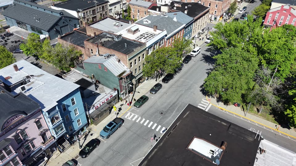 Angled down towards Warren Street