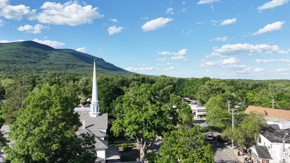 Ascending near Village Green in Woodstock