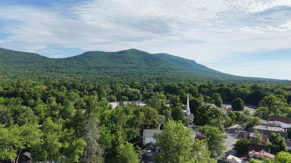 Downtown Woodstock morning ascent