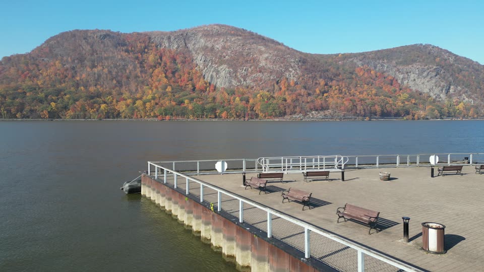 Fly over the Cold Spring Pier towards Storm King