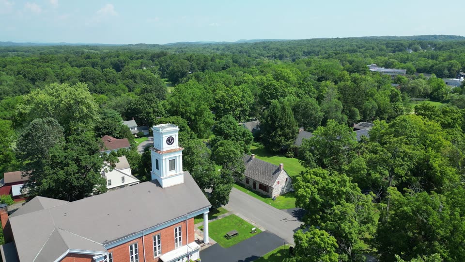 Flying above Huguenot Street