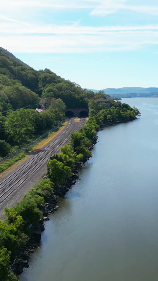 Flying down the train tracks towards Breakneck (vert)