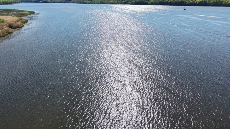 Flying downriver tilting up towards the Catskills near Hudson
