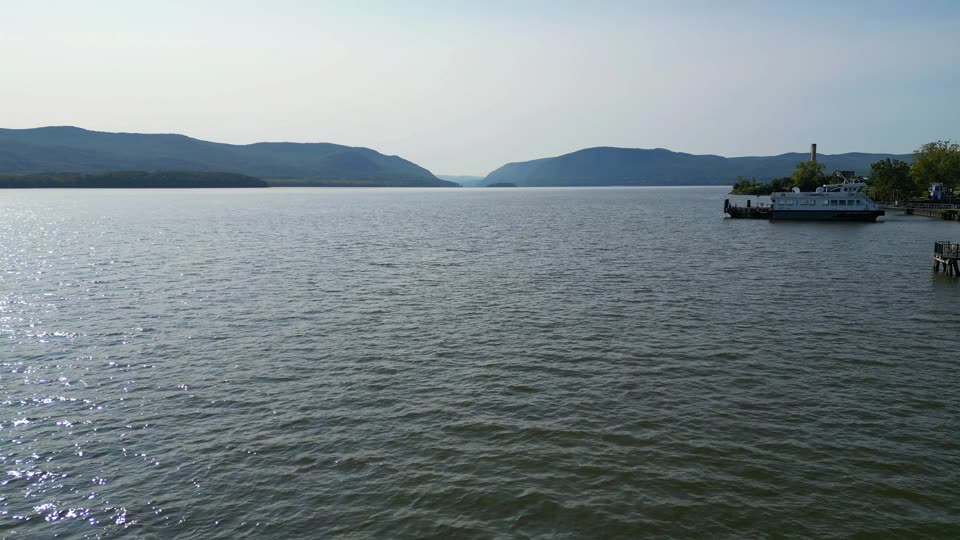 Flying low over the Hudson towards Bannermans Castle from Newburgh