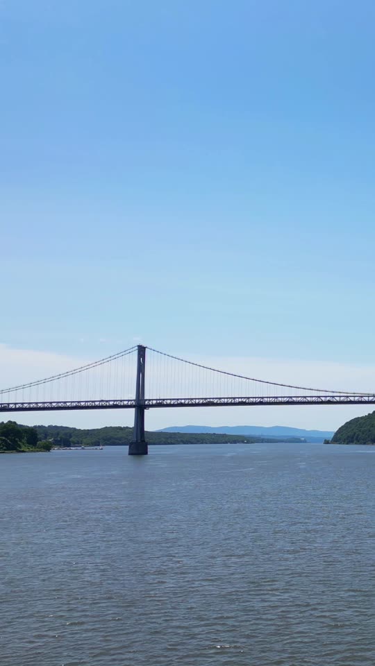 Flying low towards the Mid-Hudson Bridge (vert)