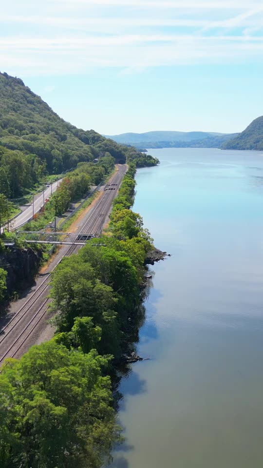 Flying near train tracks by Breakneck (vert)