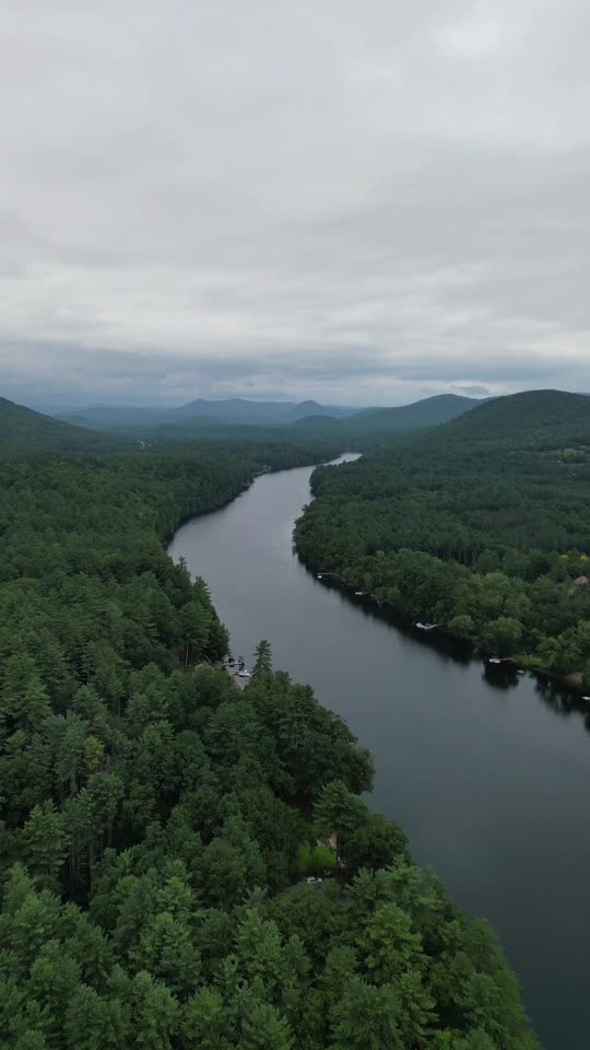 Flying over the upper Hudson (vert)