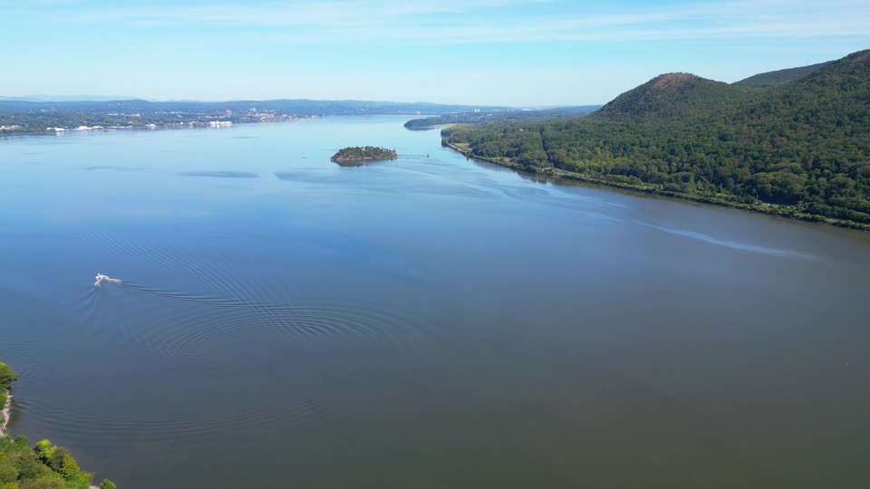Flying slowly upriver towards Bannermans Castle