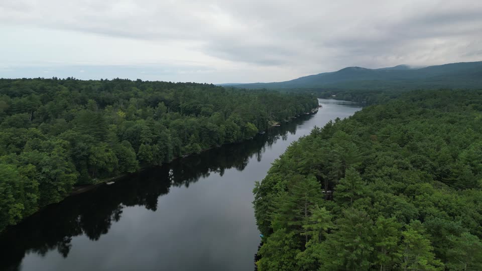Flying south over the upper Hudson