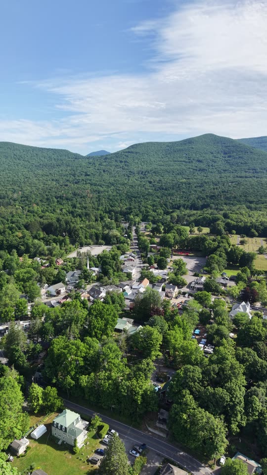 Flying towards the mountains in Woodstock