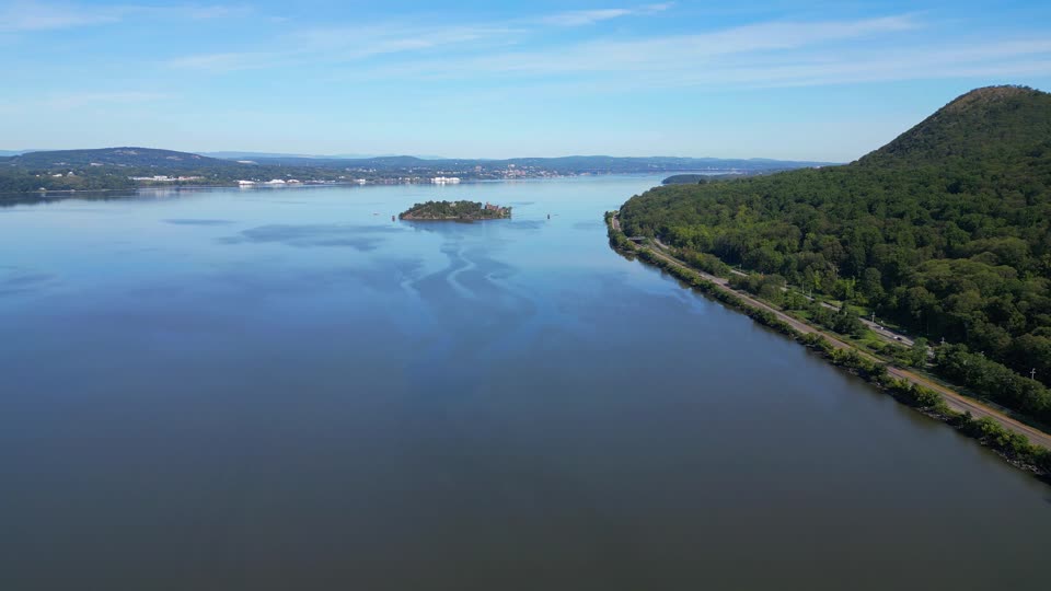 Flying upriver towards Bannermans Castle 2
