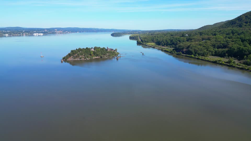Flying upriver towards Bannermans Castle