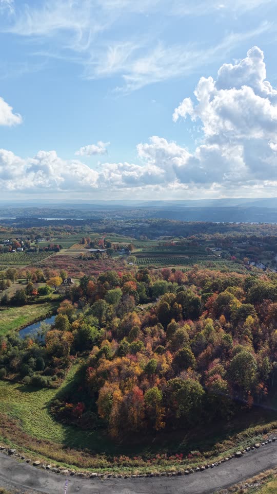 Rising and panning over the river from rural Newburgh