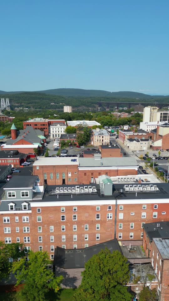 Looking down-river from downtown Poughkeepsie (vert)