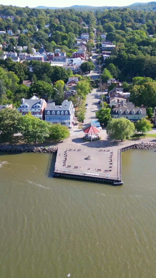 Looking up Main Street from the Cold Spring waterfront (vert)