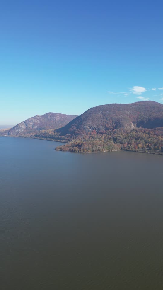 Looking upriver towards Breakneck in Cold Spring