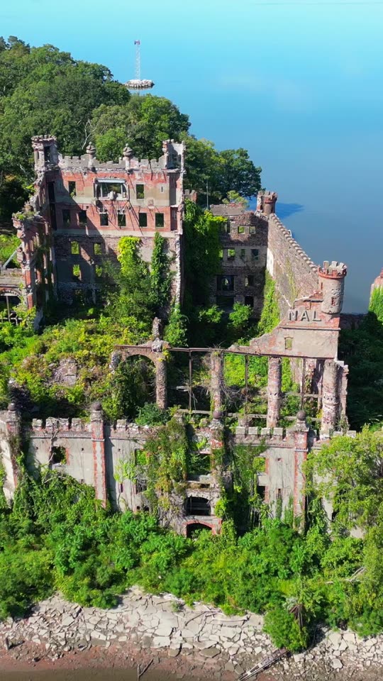 Orbiting Bannermans Castle (vert)