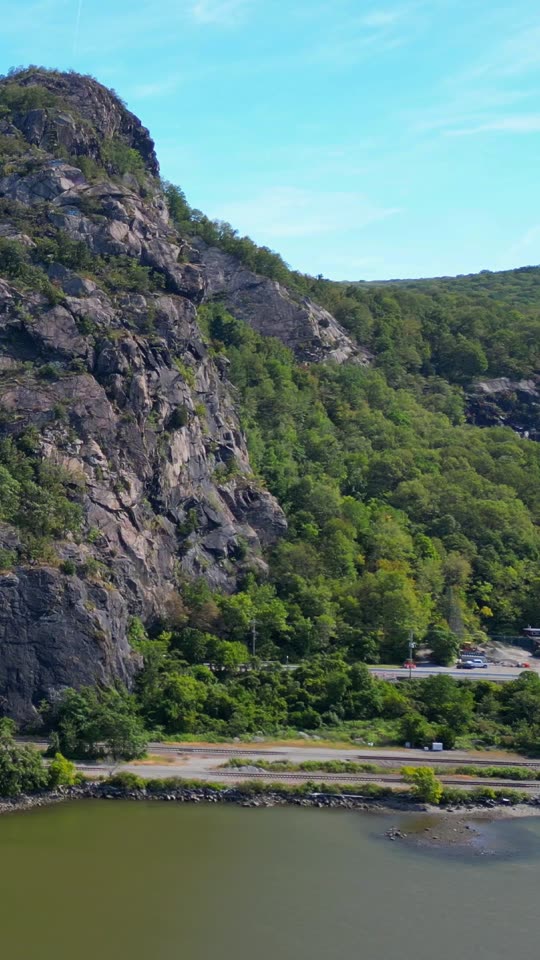 Orbiting Breakneck (vert)