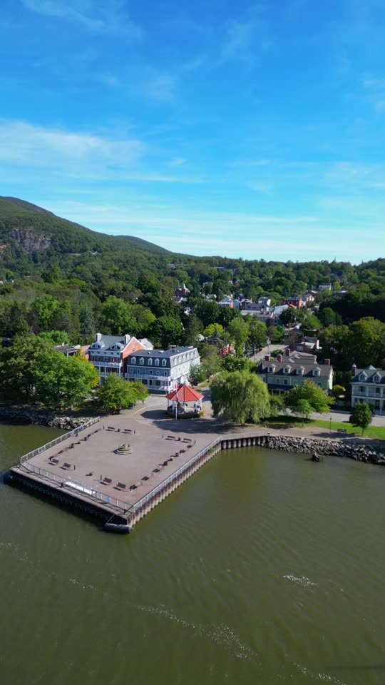 Orbiting the Cold Spring waterfront (vert)