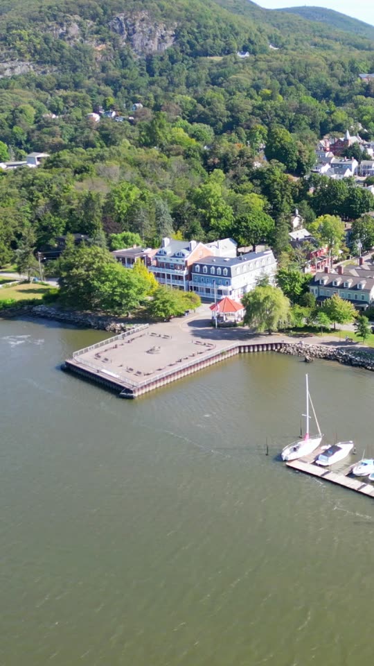 Orbiting the Cold Spring waterfront park (vert)