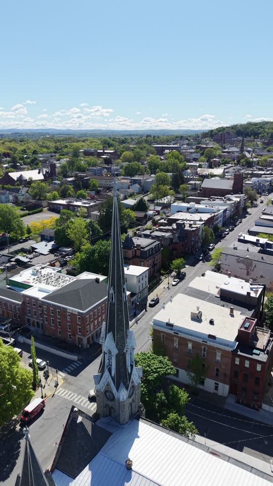 Orbiting the church steeple in Hudson vert