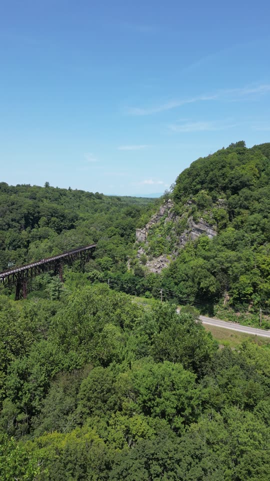 Orbiting towards the Rosendale trestle vert)