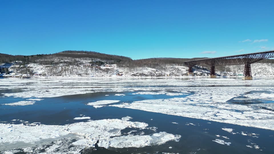 Over the icy Hudson towards Highland