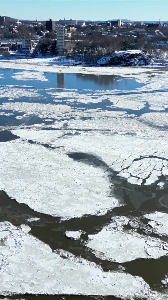 Towards the Poughkeepse waterfront over ice (vert)