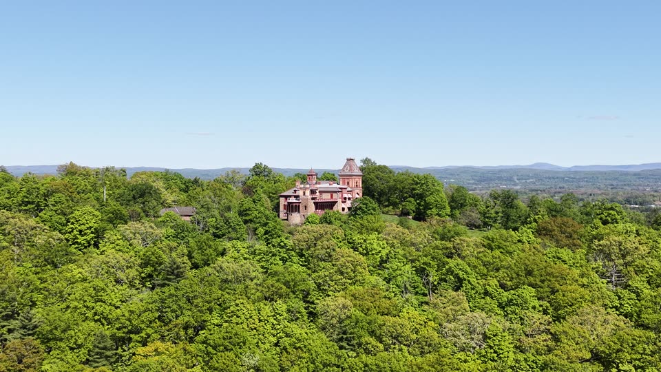 Zoomed orbit of Olana near Hudson 2