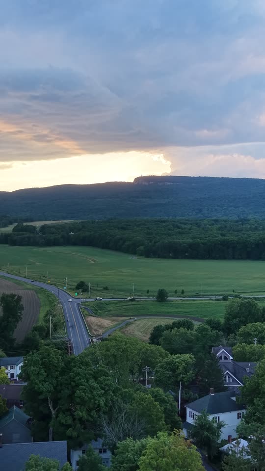 Zoomed pan of the Shawangunk Mountains near New Paltz